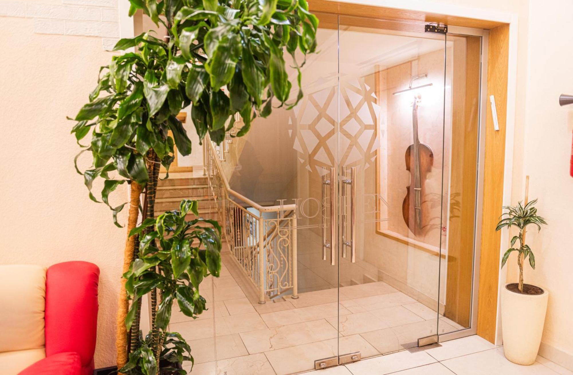 Hoshen Hotel Умань Экстерьер фото