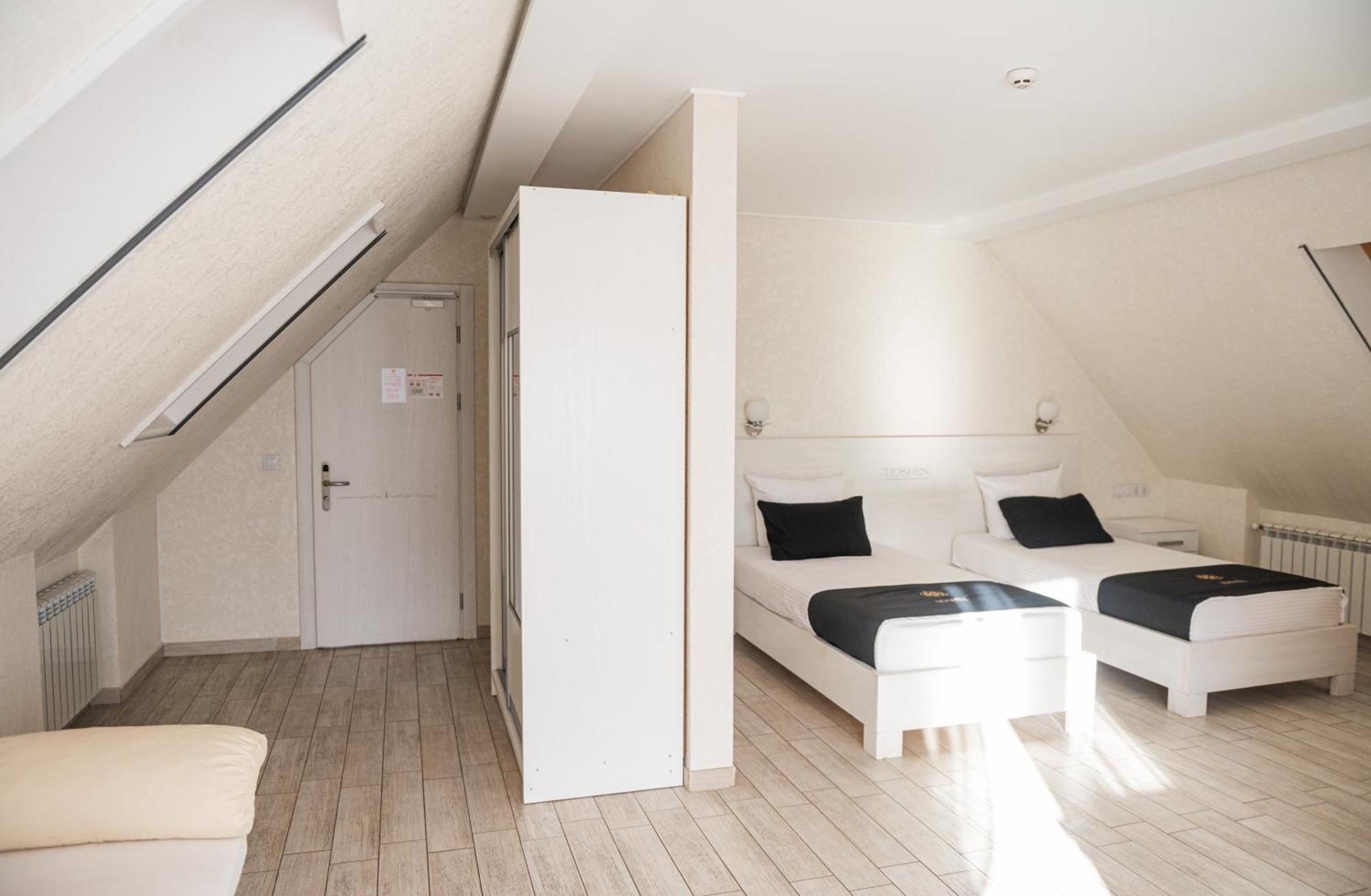 Hoshen Hotel Умань Экстерьер фото